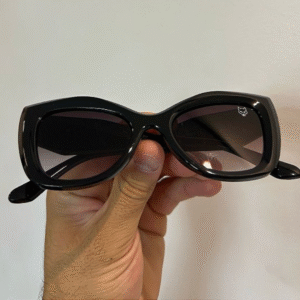 Óculos Sol Gatinho Taila  de2.0 - Preto Degradê / Vermelho - Acetato